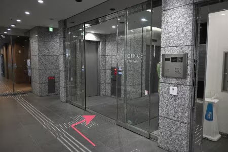 湘南美容クリニック 新宿南口院の行き方（新宿三丁目駅から）7